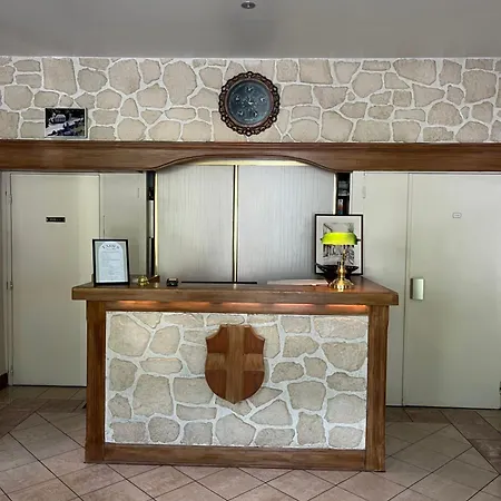 Savoy Hotel Le Bourget-du-Lac